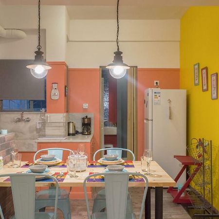 "Casa De Colores", Next To The Metro Athen Eksteriør billede