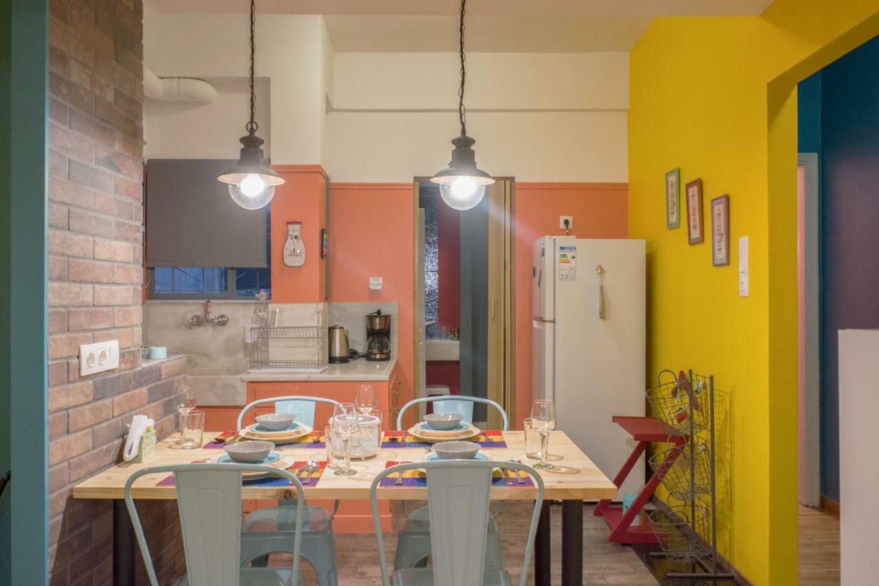"Casa De Colores", Next To The Metro Athen Eksteriør billede